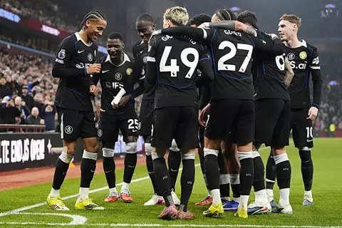 بقيادة بيدرو.. تشيلسي يقسو على أستون فيلا برباعية في الدوري الإنجليزي